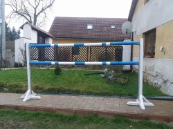 skokový materiál