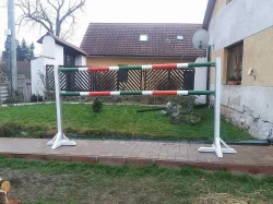 skokový materiál