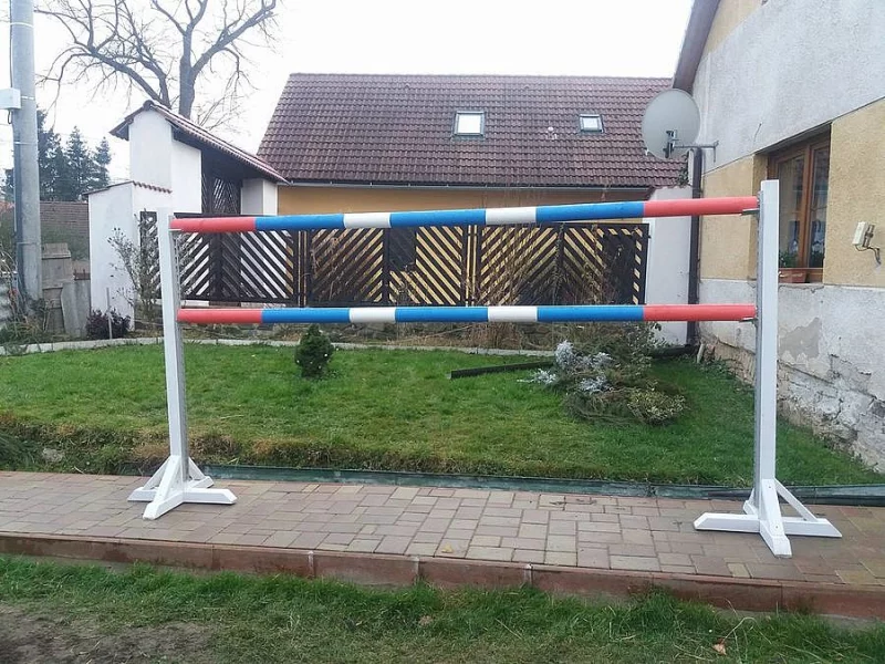 skokový materiál