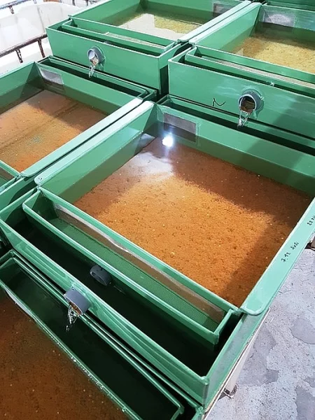 Přepravní bedny na ryby, odchovné nádrže, žlaby, líhňařina