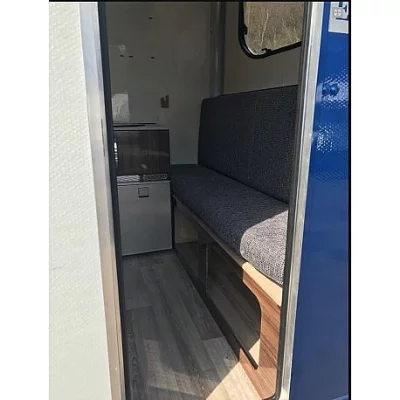 Obytný vůz pro 2 koně, 3 osoby Peugeot Equinox 3500kg