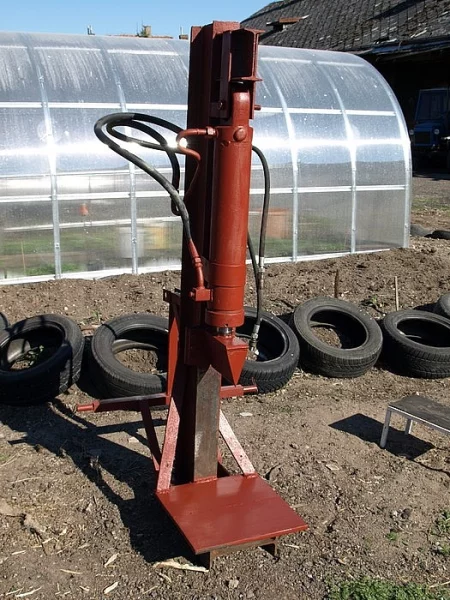 štípačku na dříví za traktor