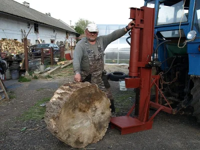 štípačku na dříví za traktor