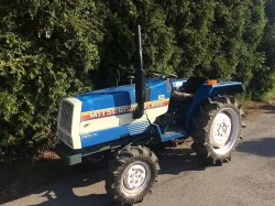 Japonský kompaktní traktor Mitsubishi MT1801D
