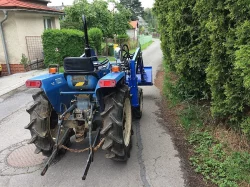 Japonský traktor Iseki TU1700 s čelním nakladačem