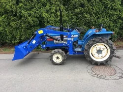 Japonský traktor Iseki TU1700 s čelním nakladačem