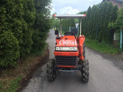 Malotraktor Kubota Sunschine L195 se stříškou