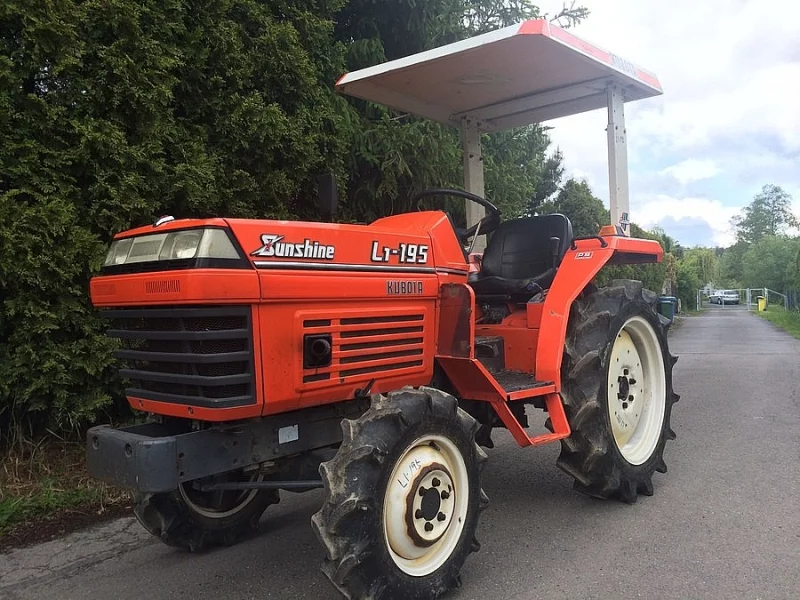 Malotraktor Kubota Sunschine L195 se stříškou