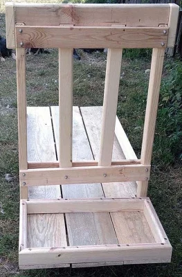 DOJÍCÍ LAVICE „KOZOSTROJ II.“ Vylepšený.