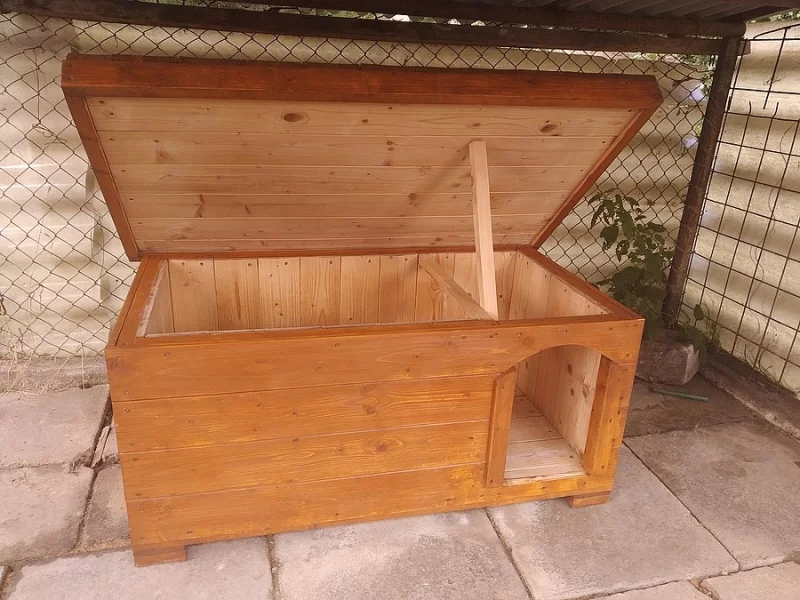 Zateplená psí bouda pro střední plemena