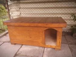 Zateplená psí bouda pro střední plemena