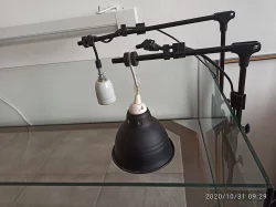 Zelvi stul s vybavenim