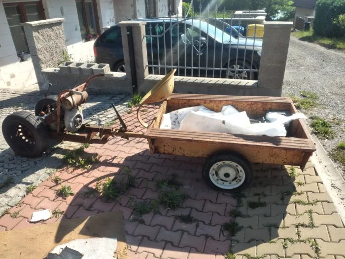 Zahradní traktůrek