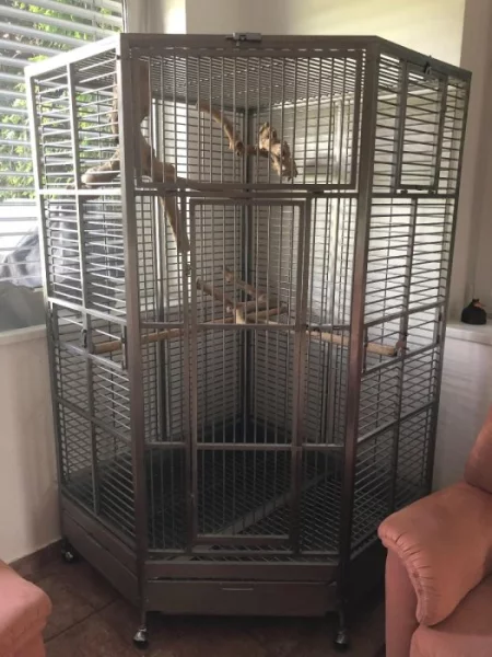 Rohová klec pro velké papoušky