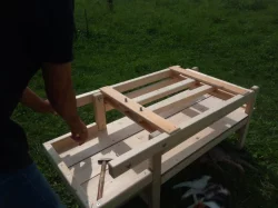 NABÍZÍM LAVICI NA DOJENÍ KOZ a OVCÍ „KOZOSTROJ“