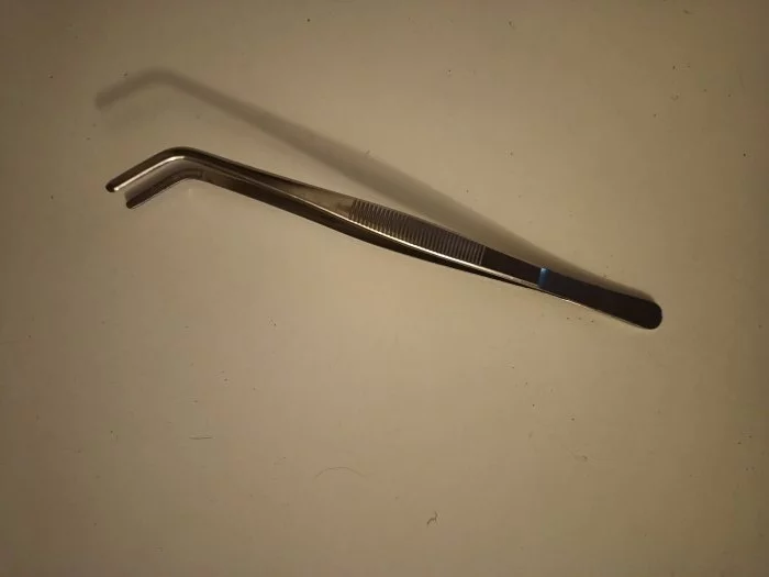 Pinzeta nerezová zahnutá 25cm