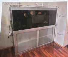 Prodám akvárium cca 500 l včetně kovové konstrukce pod akváriem.