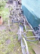 Tažné pluhy, tažnou plečku a kultivátor