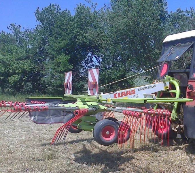 Shrnovač píce Claas Liner 390 S