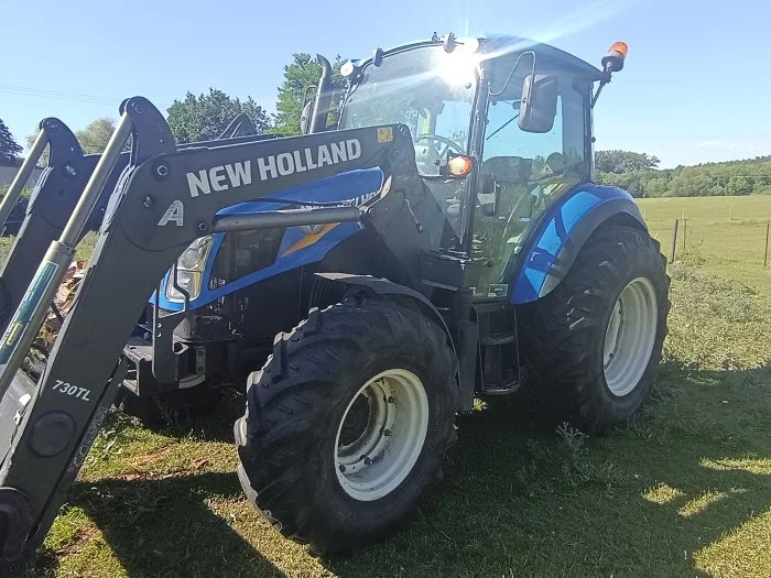 New Holland traktor