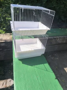 Závěsné krmítka koupelny napáječky pro menší druhy pap.