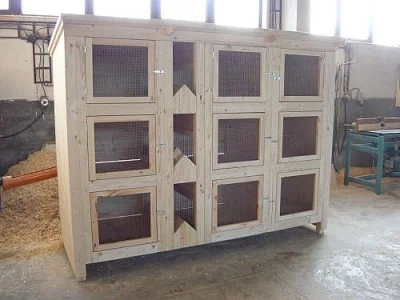 Dřevěná králíkárna