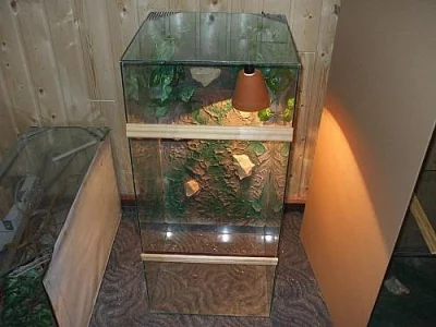 TERÁRIUM PRO CHAMELEONA 96x44x44cm -nové