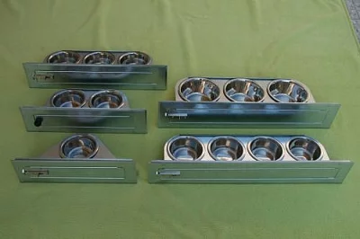 Otočné krmné pulty ihned k dodání,