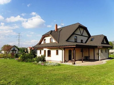 RD Pazderna, stáje, kotce, velká zahrada