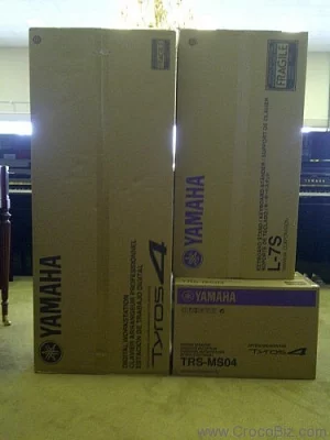 Yamaha Tyros 4  61-Key Arranger Workstation Keyboa
