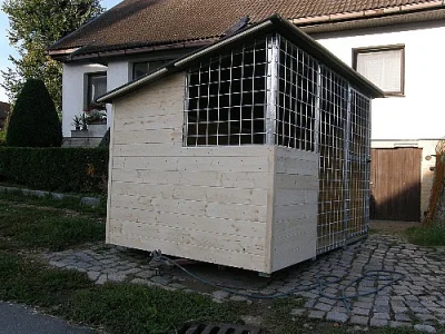 Kotec pro psa, dřevník, zahradní wc