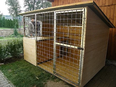 Kotec pro psa, dřevník, zahradní wc